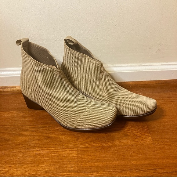 Borne Lightweight Tan Wedge Ankle Boots NWOT - Picture 2 of 10